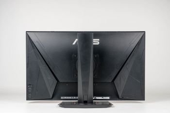 Monitor in der niedrigsten Stellung von hinten