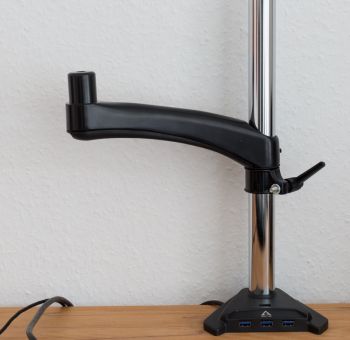 Erster Teil des Monitor-Arms am Standbein
