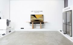 LG OLED TV R: Ausrollbarer OLED-Fernseher wird teuer LG OLED-TV-Kunstinstallation (Bild: LG)