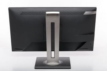 Ansicht des Monitors von hinten in der niedrigsten Stellung