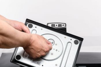 Fixierung des Fußes mit stabiler Flügelschraube