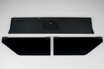 Dreiteilige Blendschutzhaube des Acer Nitro XV273KPbmiipphzx vor der Montage 