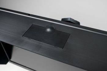 Kalibrierfenster mittig der Oberseite und Öffnung für den Lichtsensor im hinteren Bereich