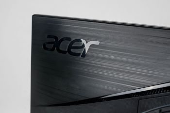 Das Logo auf der Displayrückseite hebt sich von der restlichen Oberfläche ab