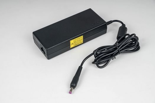 Externes Netzteil des Acer XV273K