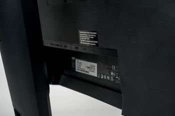 Anschluss-Panel auf der Monitorrückseite ohne Blende