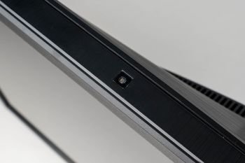 Lichtsensor auf der Oberseite des Displayrahmens