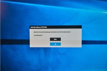Zurücksetzen des Monitors auf Standardwerte