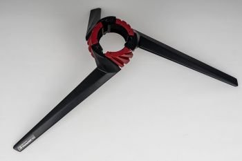 Großer metallischer spinnenartiger Fuß