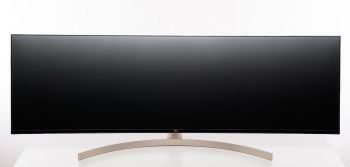 Ansicht des Monitors von vorn in der niedrigsten Stellung