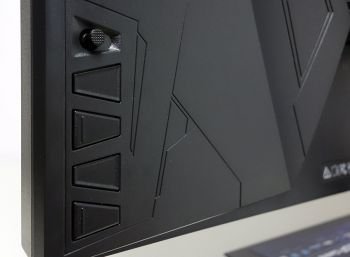 Fünf-Wege-Bedientaste mit drei weiteren Tasten und Powerbutton