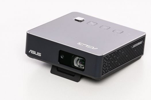 ASUS ZenBeam S2 in diagonaler Ansicht
