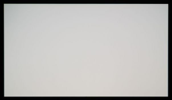 Weißbild: Keine nennenswerten Abweichungen bei Helligkeitsverteilung und Farbhomogenität