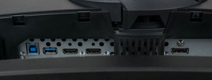Ordentliche Konnektivität des ASUS ROG Strix XG49VQ
