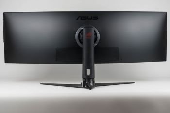 Der ASUS XG49VQ in der höchsten Stellung von hinten