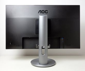 Aufgeräumte und klassische Rückseite des AOC U2790PQU