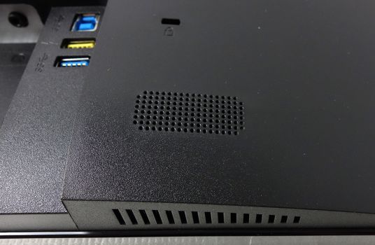 Auf der Displayrückseite integrierte Lautsprecher mit 2 x 2 Watt