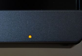 Im Ruhemodus leuchtet die Power-LED orange