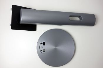 Zweiteiliger Standfuß im Aluminium-Look