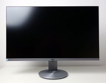 Elegantes Design durch eine Kombination aus schwarzen und silbernen Elementen