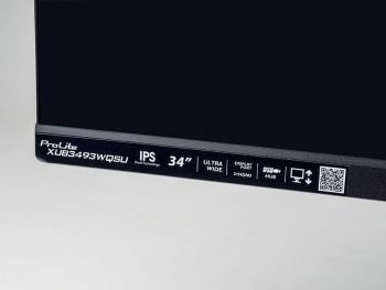 Feature-Badge am Displayrahmen lässt sich problemlos entfernen
