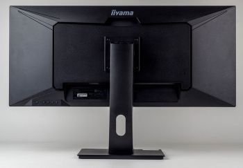 Monitor in der höchsten Stellung von hinten