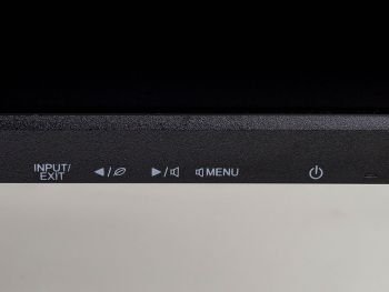 Tastenerklärung des OSD-Menüs auf dem unteren Displayrahmen ist nur bei gutem Licht zu erkennen