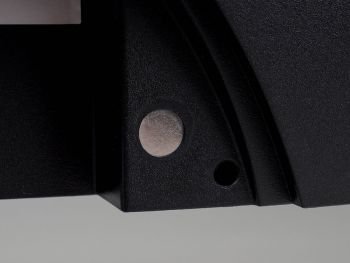 Magnetverschluss für die Blende am Anschluss-Panel