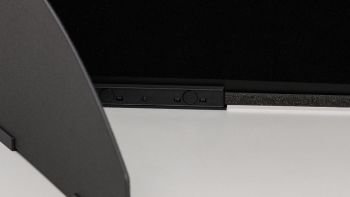 Die Lichtschutzblende arbeitet mit Magnetverschlüssen