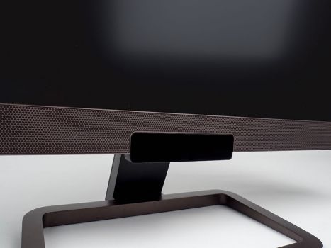 Sensor mittig am unteren Monitorrahmen