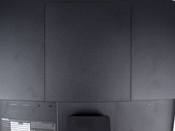 Blende deckt die VESA-Vorrichtung ab