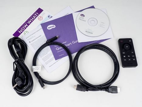 Das Zubehör und die dem BenQ EX2780Q beigelegte Fernbedienung ist ein nützliches Add-on