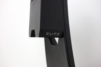 Schriftzug ELITE seitlich am Standfuß das Monitors
