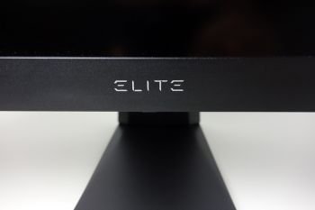 ELITE-Schriftzug auf dem vorderen Gehäuserahmen