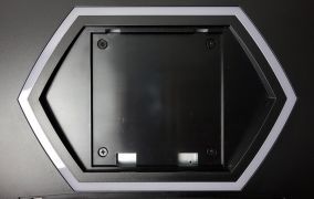 VESA-Halterung und LED-Beleuchtung