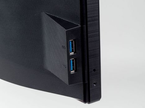 Zwei USB-3.0-Anschlüsse seitlich, wovon einer über eine Schnellladefunktion verfügt