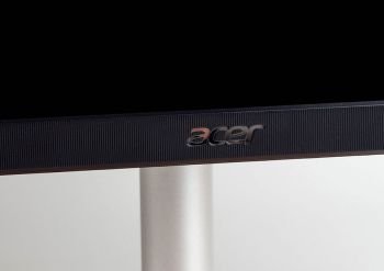 Acer-Logo mittig am unteren Rahmen