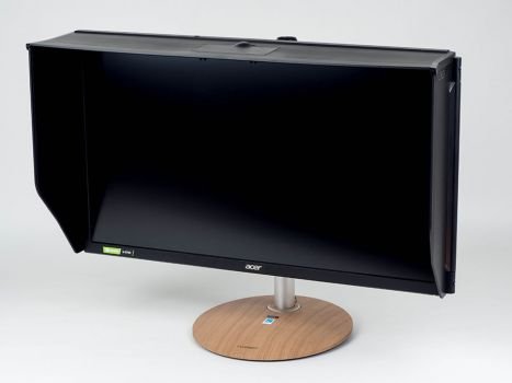 Design des Acer CP3271KP mit angesetzter Blendschutzhaube