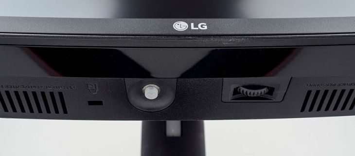 Fünf-Wege-Joystick bedient das OSD-Menü, das Einstellrad regelt die rückseitige Beleuchtung