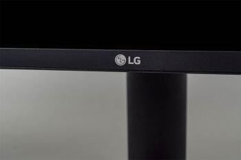 LG-Logo mittig des unteren Displayrahmens