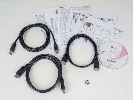 Alle notwendigen Kabel befinden sich im Zubehör des LG 38GL950G-B