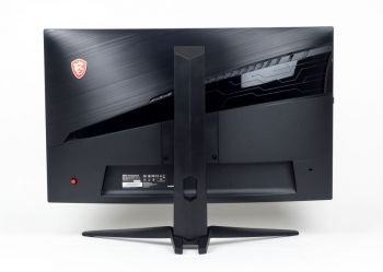 Monitor in der niedrigsten Stellung von hinten