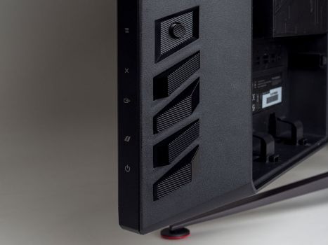 Gewohnte Bedienung des OSD-Menüs über Tasten und Fünf-Wege-Joystick