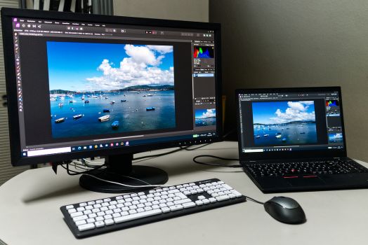 Laptop mit CS2731 und gespiegeltem Desktop