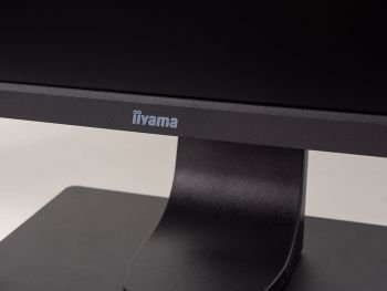 Herstellerlogo mittig des unteren Rahmens des Iiyama GB3461WQSU