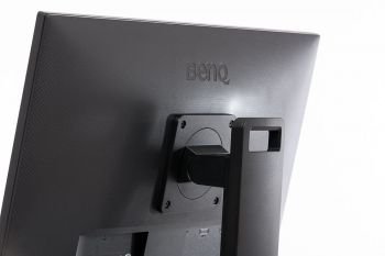 Standfuß montiert an der Displaygehäuserückseite (VESA)