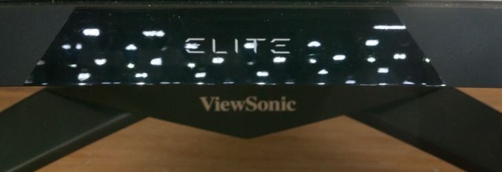 Spiegelungen mittig auf dem Display-Frontrahmen