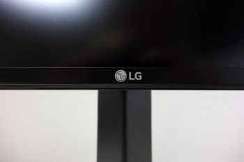 Unaufdringliches LG-Logo auf dem Display-Rahmen