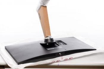 One-Klick-Montage des Schwenkarms am Display
