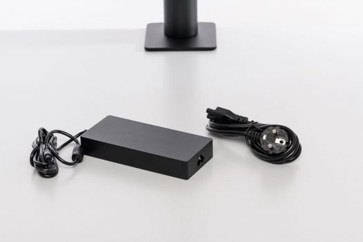Etwa handgroßes Netzteil, das auch externe Geräte mit bis zu 60 Watt versorgen kann